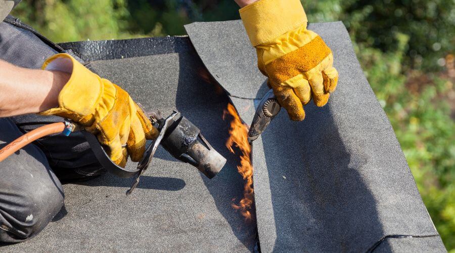 Professional gutter cleaning in Wonalancet, NH